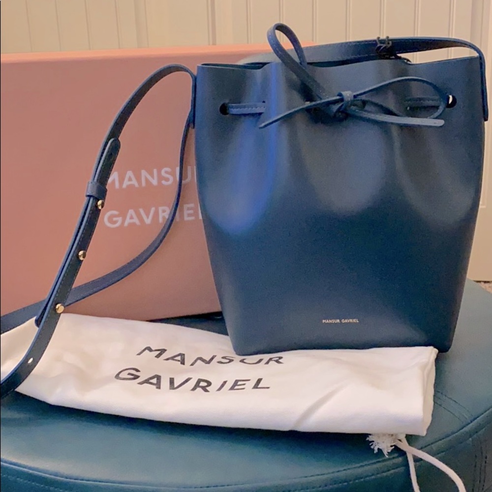 Mansur Gavriel Mini Bucket Calf in Blu